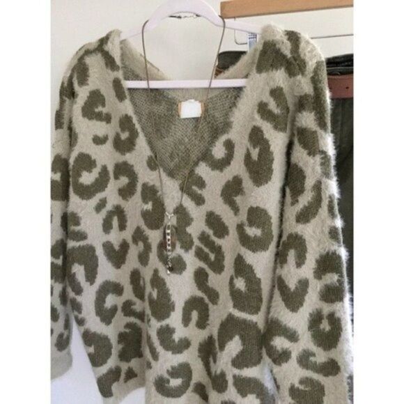LEOPARD Print   Sweater - Picture 9 of 10